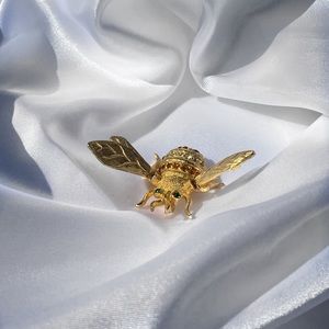 Vintage estate gold bee brooch pin